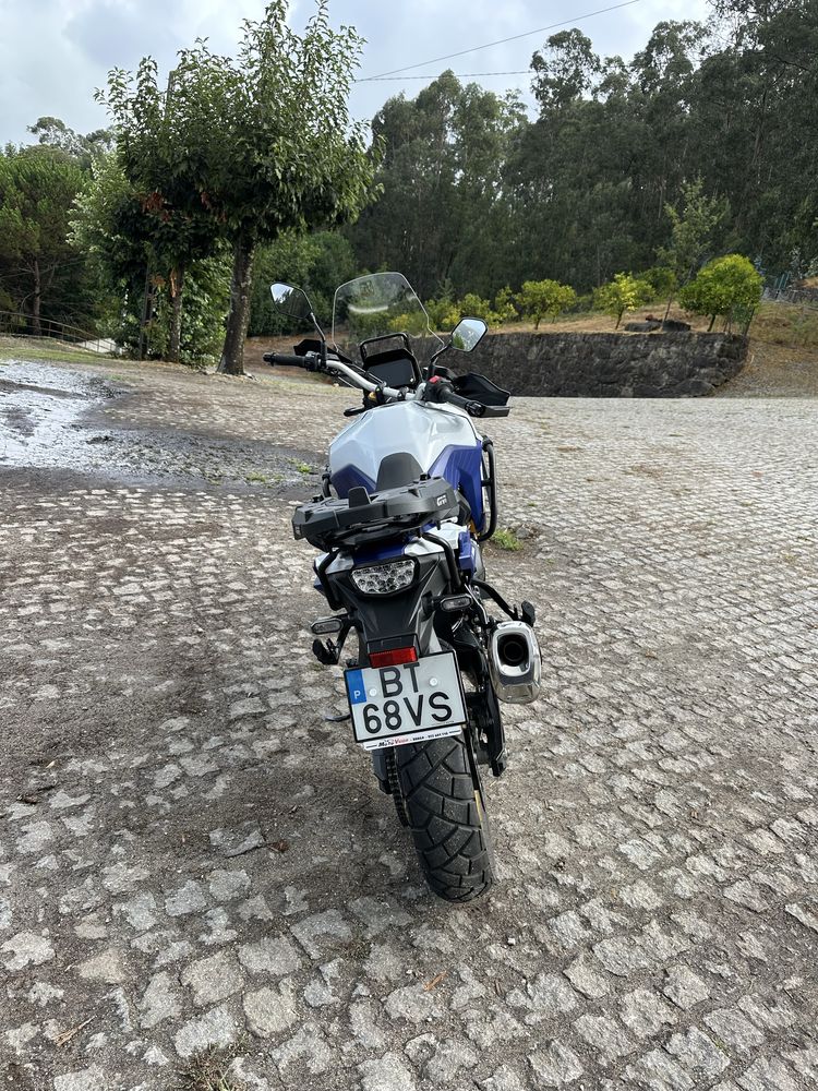 Suzuki V-Storm 800 como nova