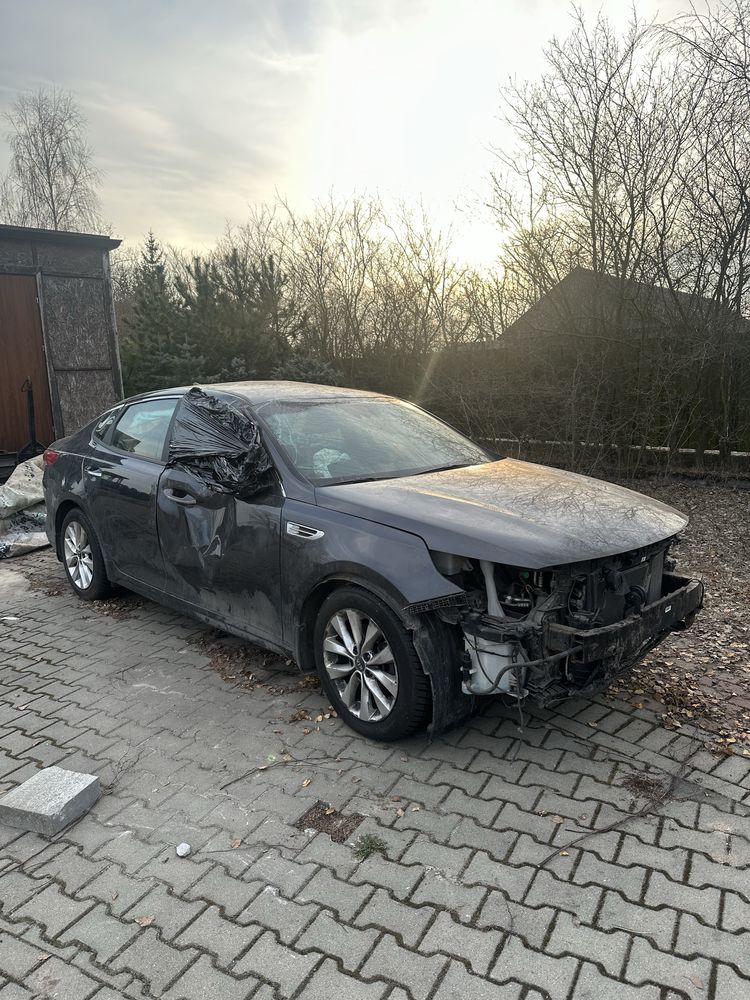 Kia Optima uszkodzony
