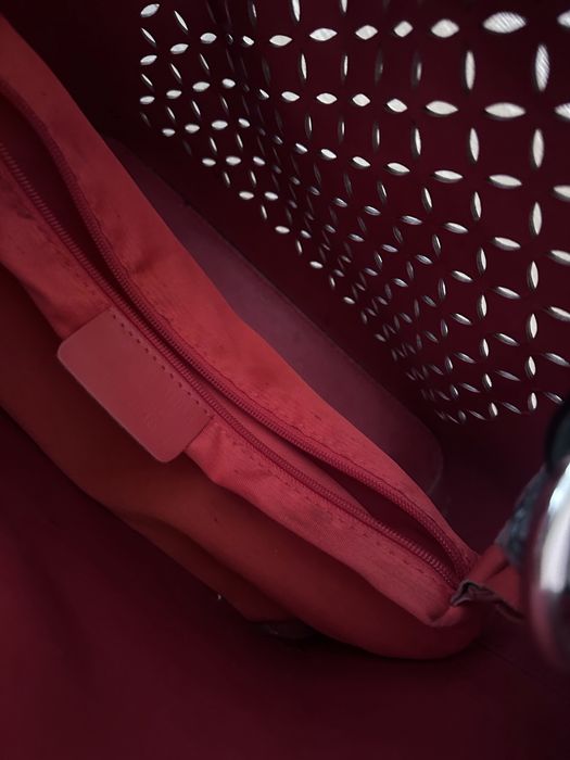 Велика чорна шкіряна сумка