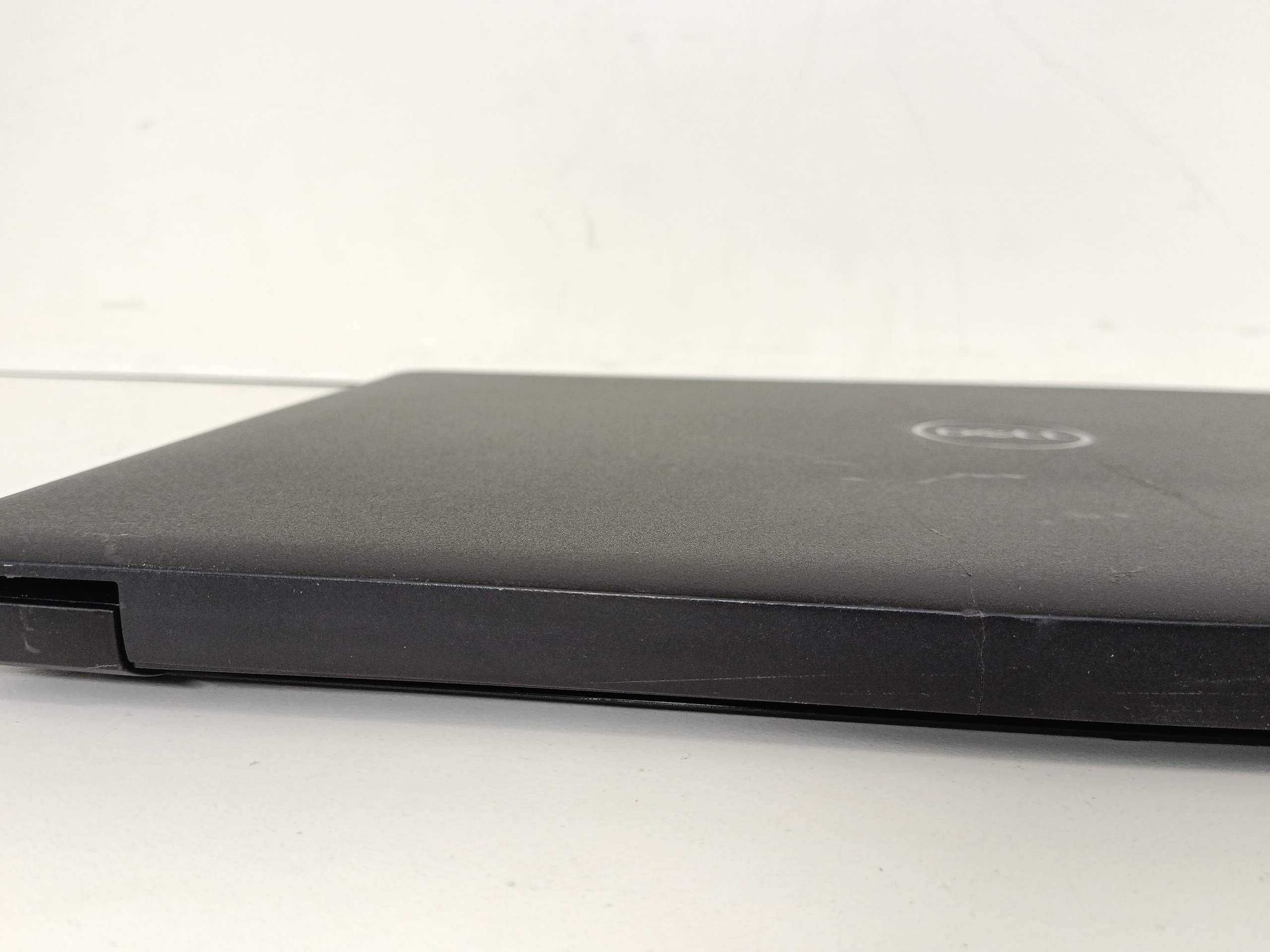 Ігровий Dell Latitude 3590 15.6" FHD i7-8550U 8Gb 240Gb Radeon M460 2G