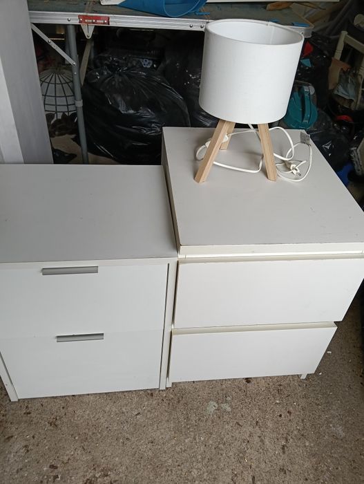 Mesinhas de Cabeceira  valor de cada € 20,00.