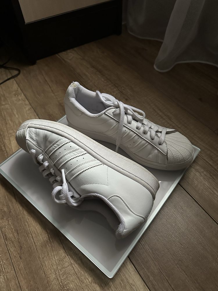 adidas superstar 41 white в білому кольорі