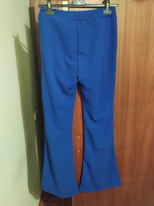 Calças à boca de sino novas