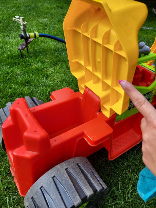 Duża koparka wywrotka jeździk