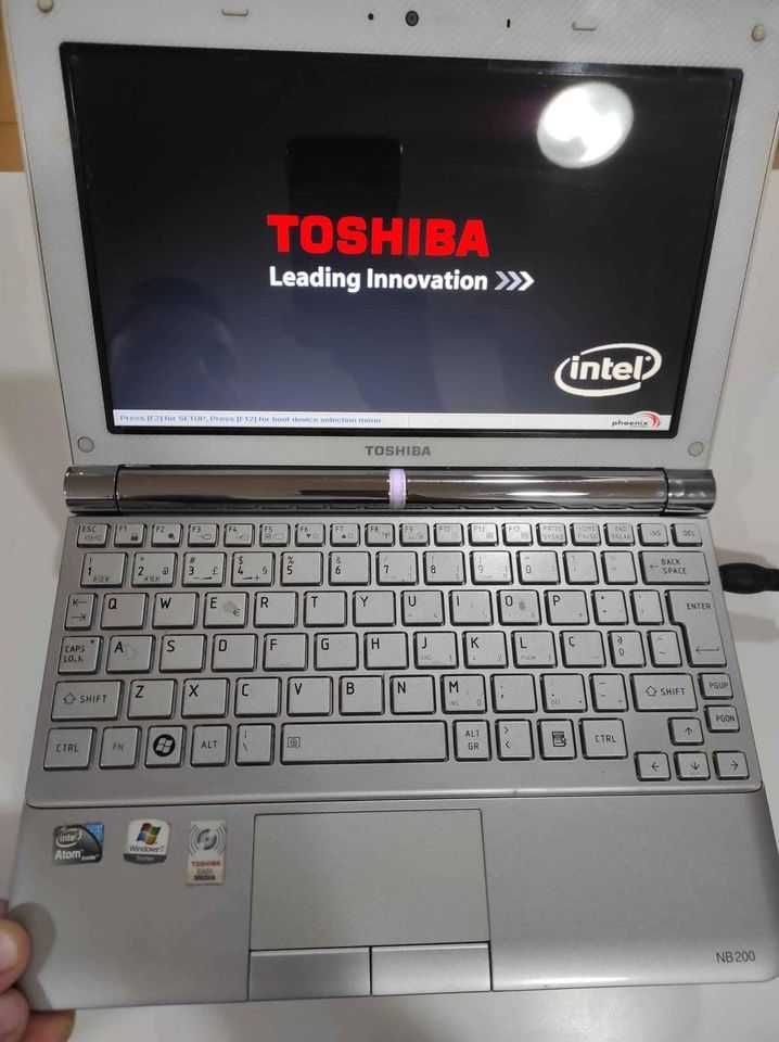 portátil Toshiba NB200 c/ teclado avariado