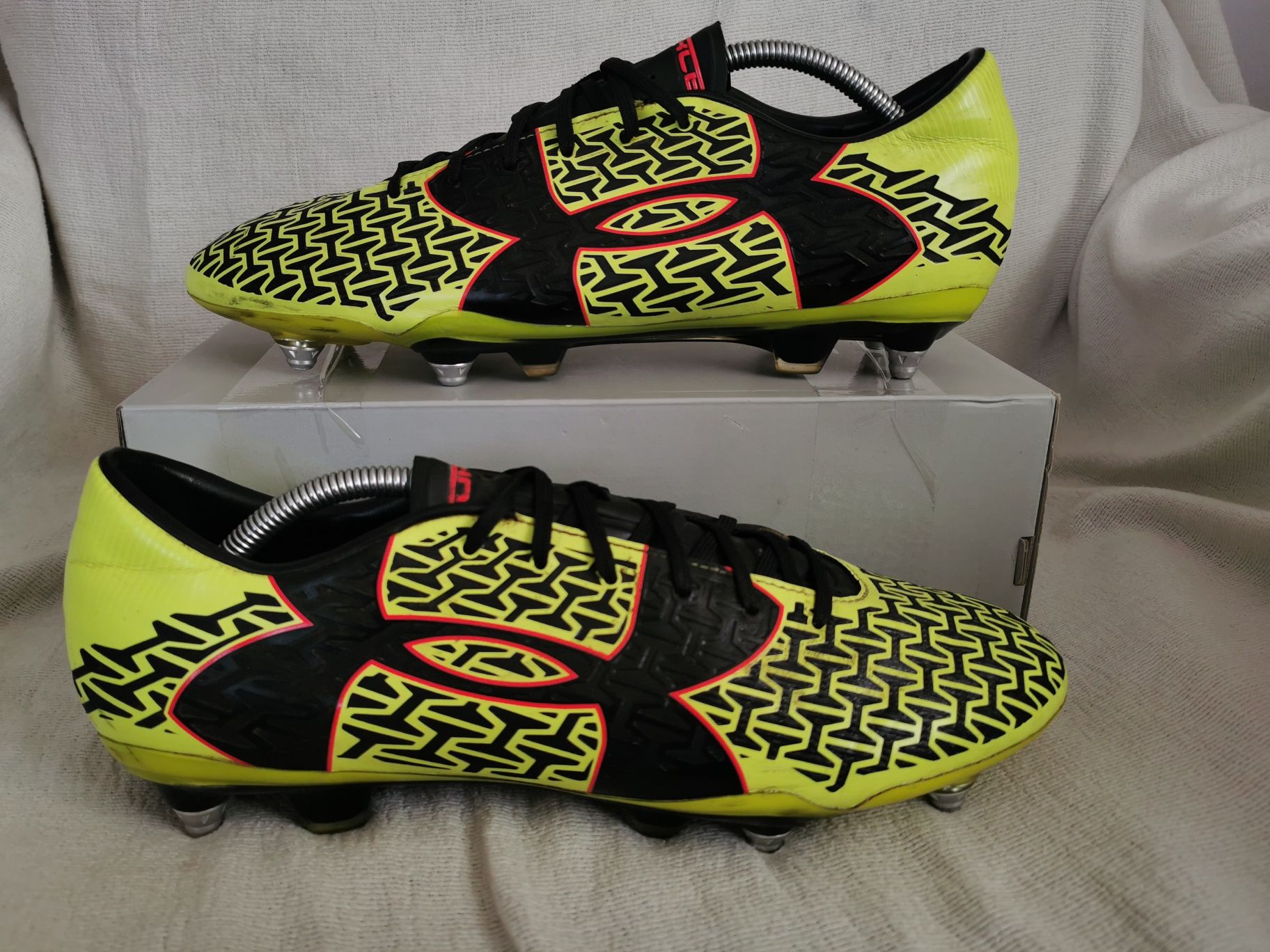 Under Armour ClutchFit Force 2.0 profesjonalne buty piłkarskie korki 4