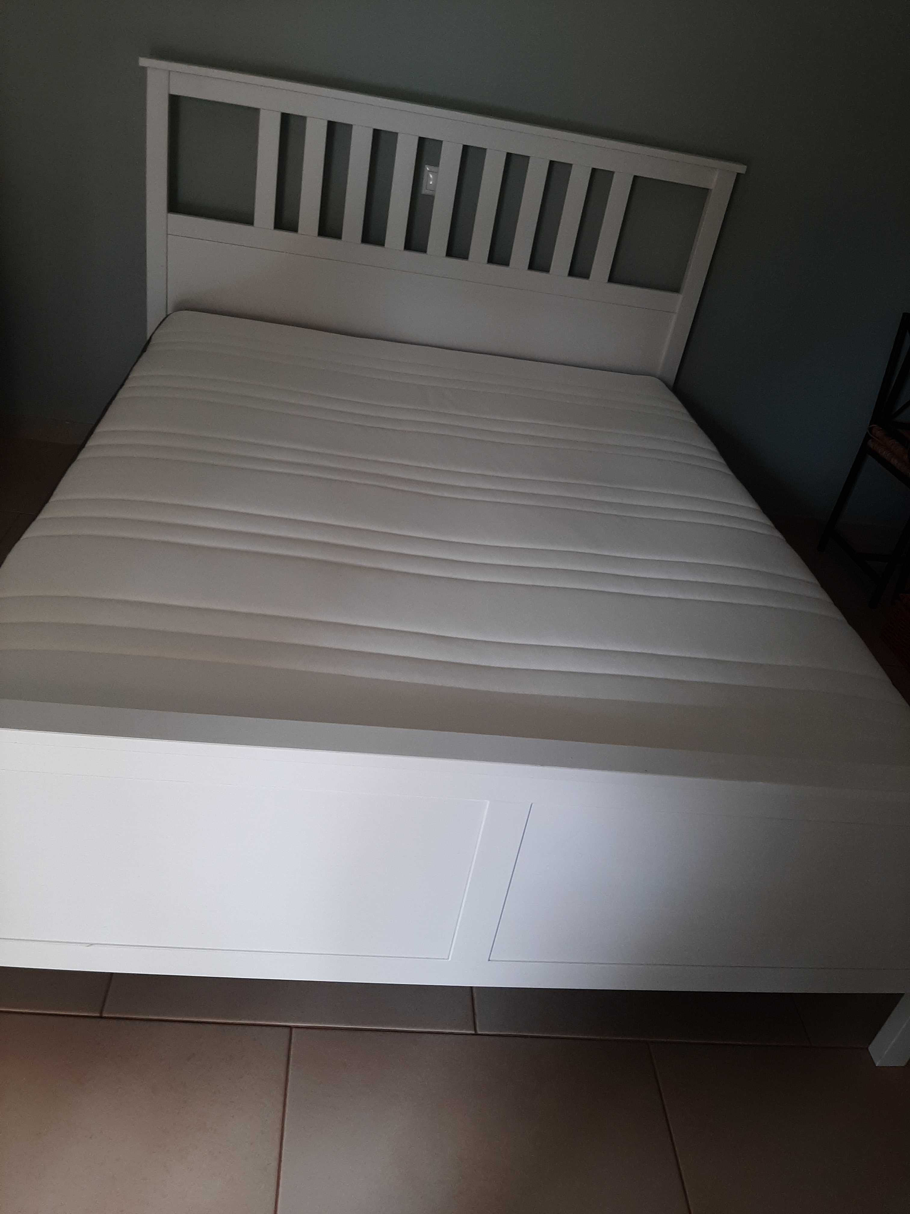 Kama Ikea 160/200 cm com colchão impecavel como novo!