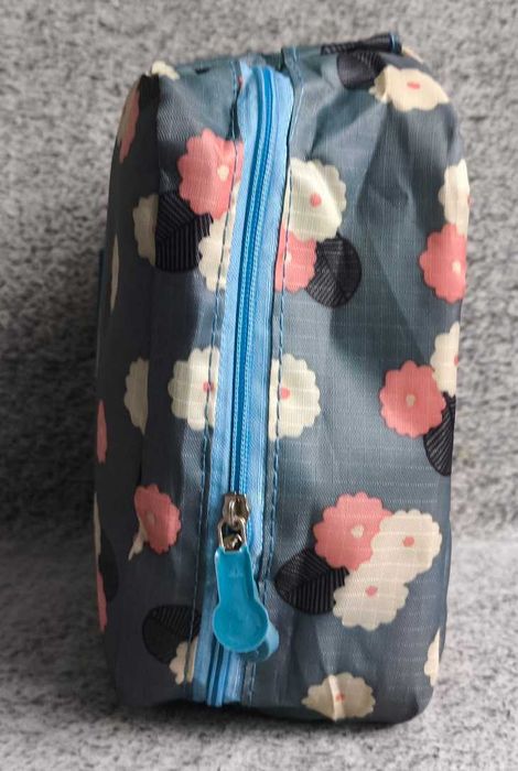 Podróżna kosmetyczka wodoodporna