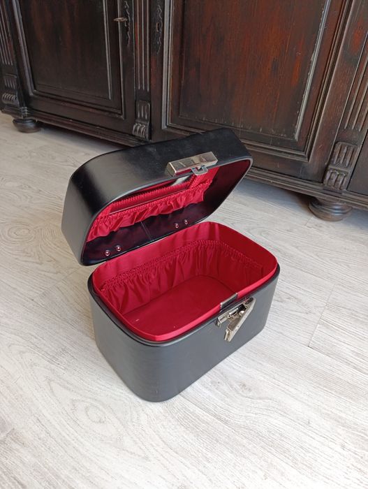 Kuferek na kosmetyki plus kluczyk