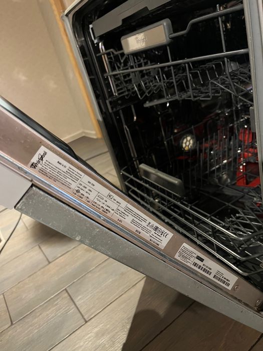 Посудомоечная встраиваемая  машина  whirlpool ADG 7200