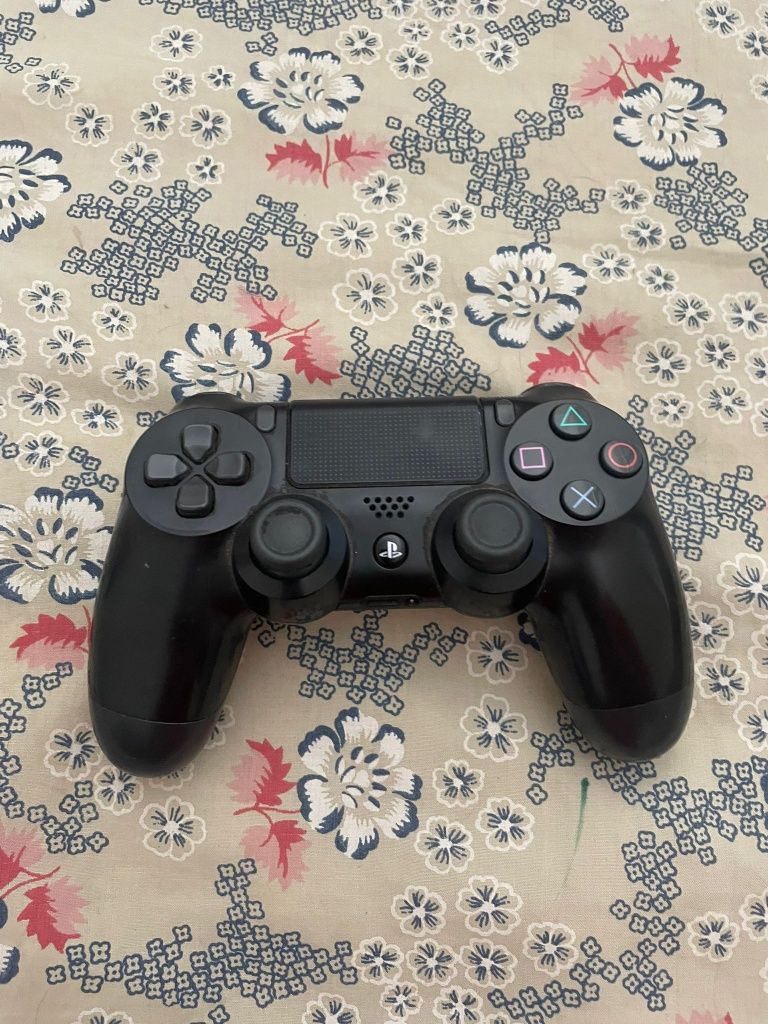 Ps4 com comando.