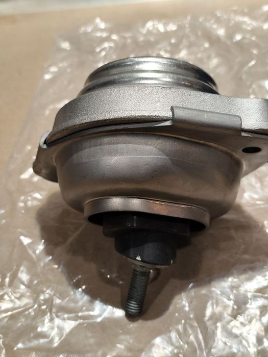 Подушка двигуна мотора BMW X3 (E83) 2003-2010p.