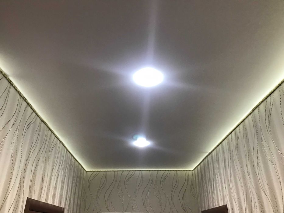 Натяжні стелі /натяжные потолки преміум классу+світильники у подарунок