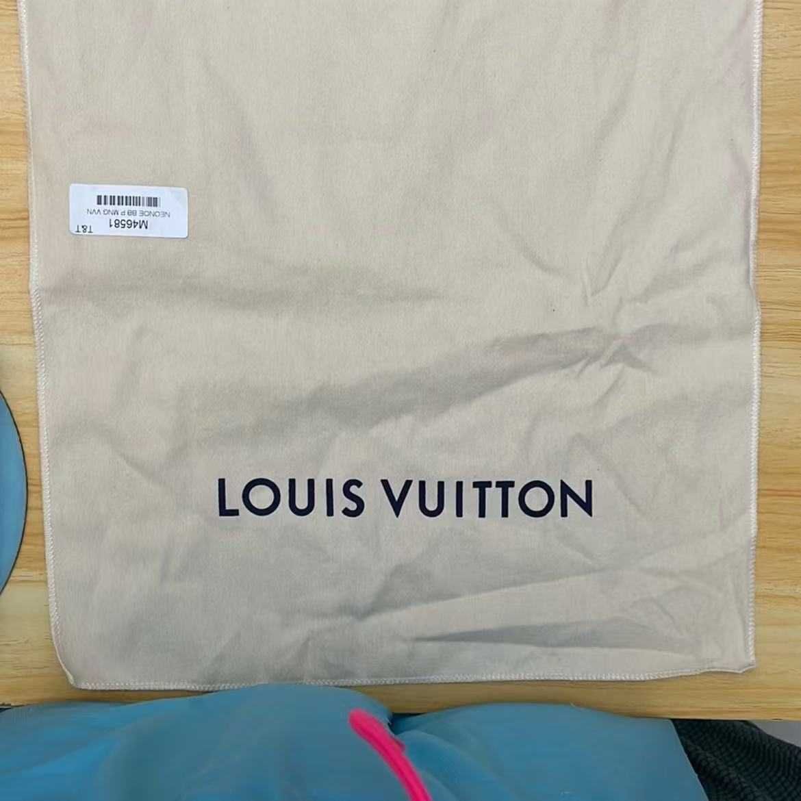 "Bolsa Bucket LOUIS VUITTON NÉONOÉ BB nova."