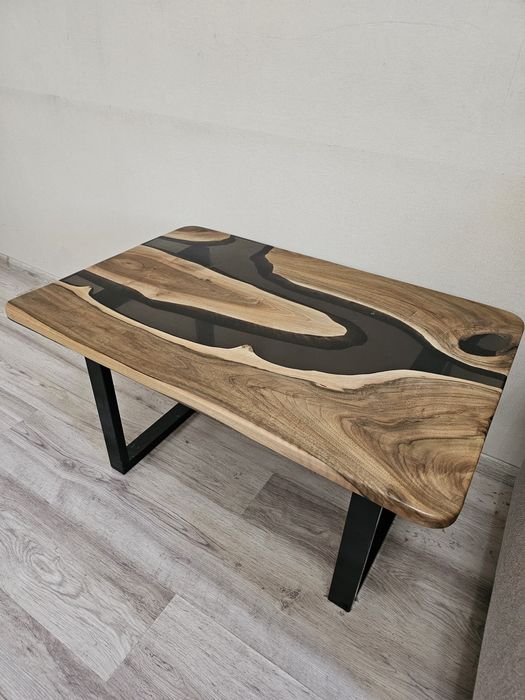 Стол журнальний, дерево + смола