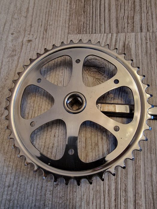 Korby rowerowe mechanizm korbowy do roweru na kwadrat