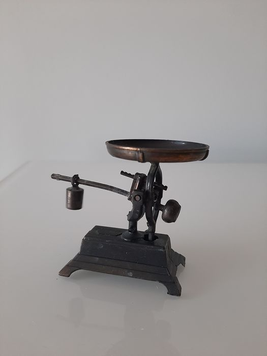 Kolekcjonerska strugaczka temperówka Waga - Zabytkowa