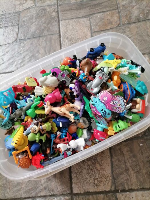 Іграшки з кіндерів