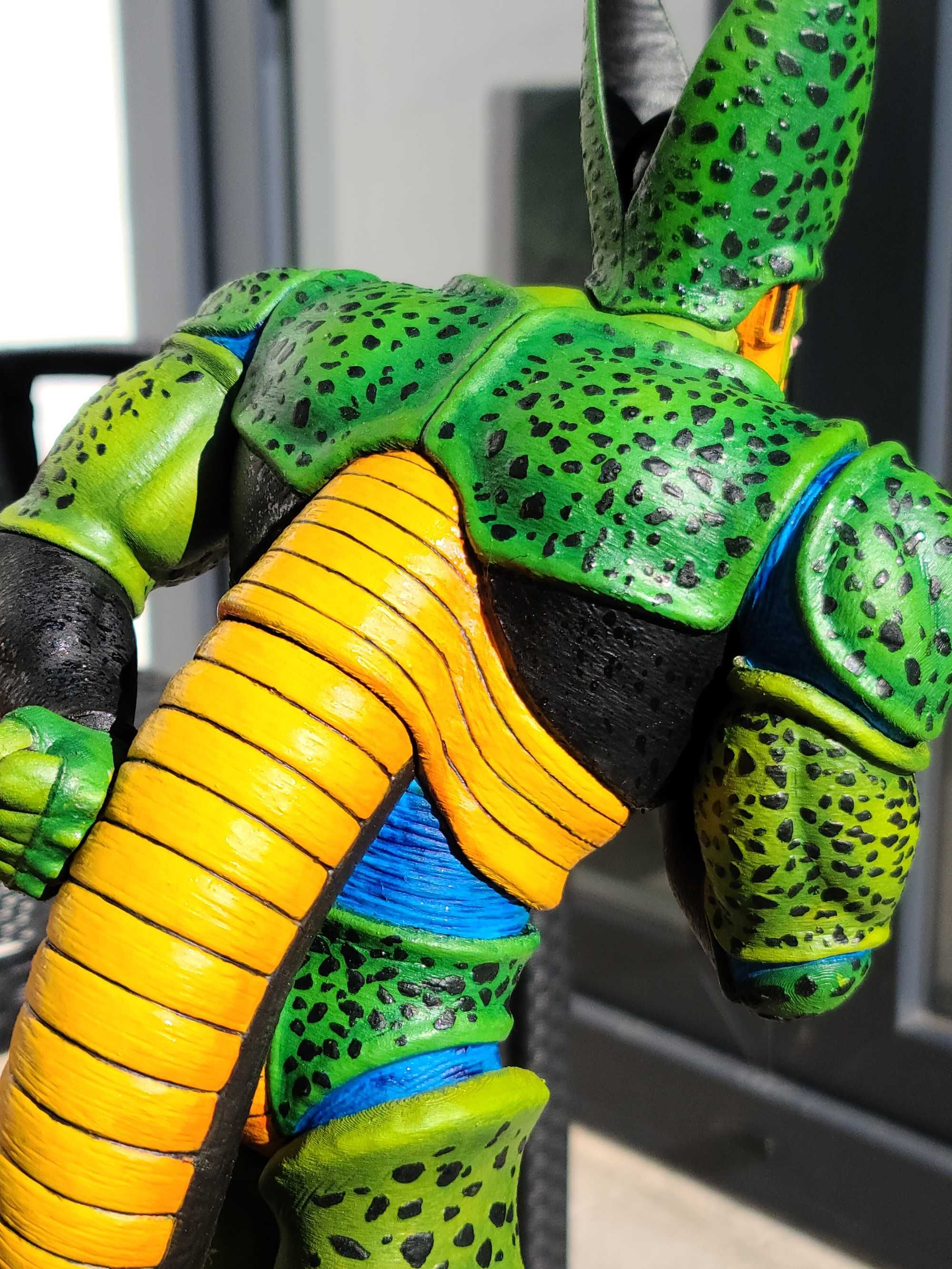 Estátua PLA Semi-Perfect Cell Dragon Ball Z Escala 1/6