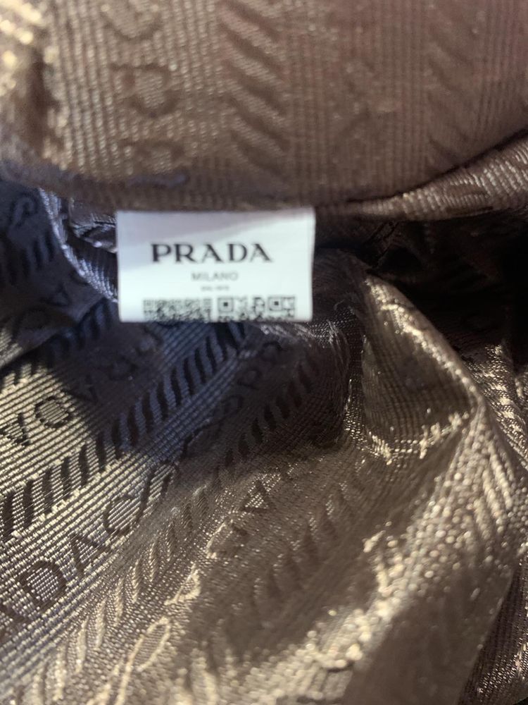 Сумка чорного кольору Prada .Оригінал.
