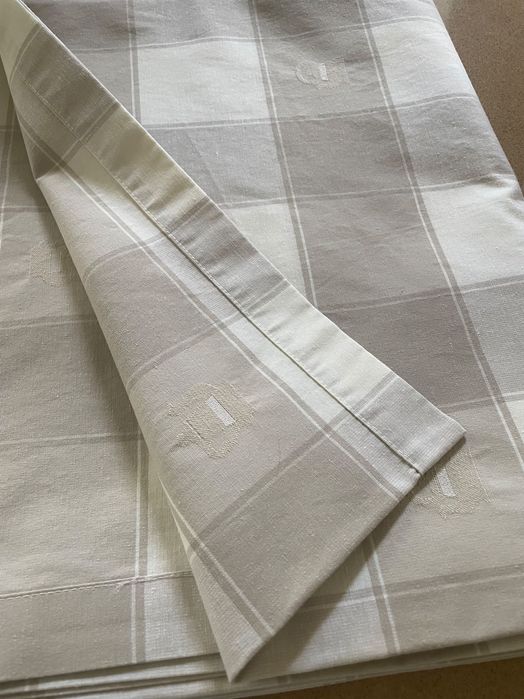 Toalha de mesa grande/ 3 metros. Nova!