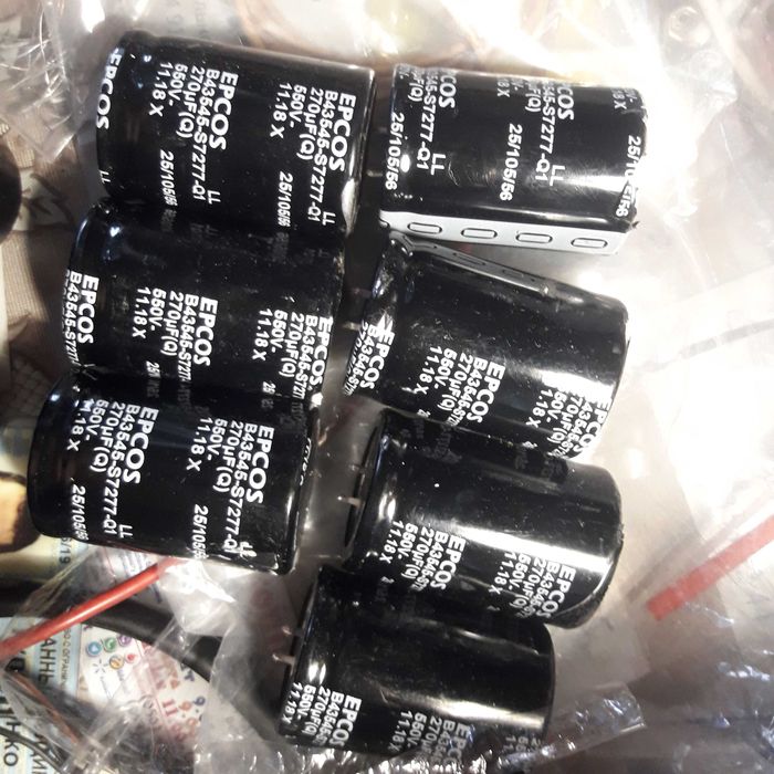 Конденсаторы электролитические 270мк  550v
