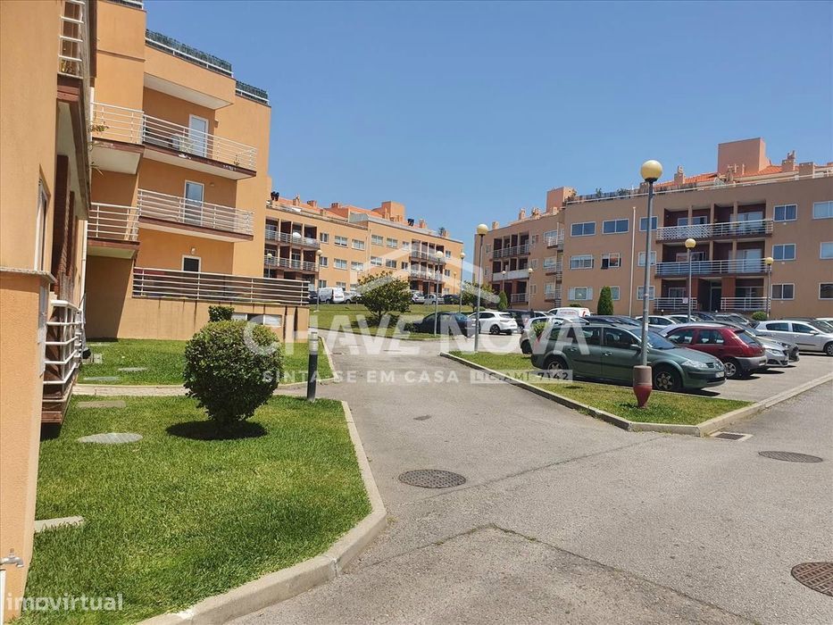 Apartamento T2 c/ Lugar de Garagem em Canelas (Edifício Prestige)