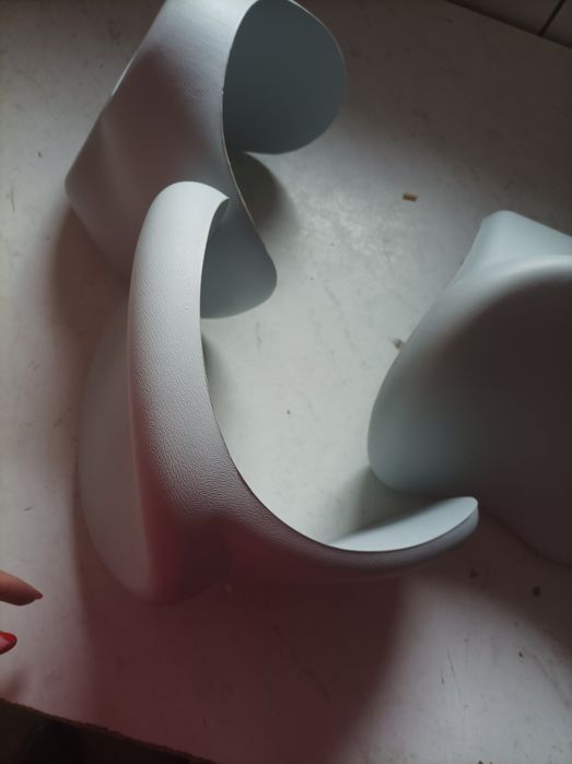 Zagłówki i uchwyty na napoje do jacuzzi