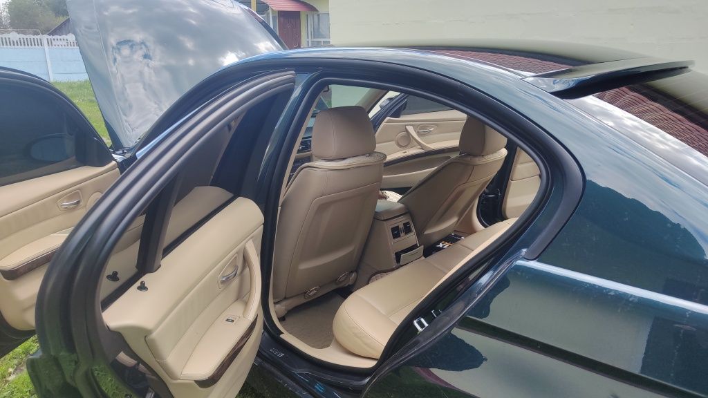 BMW E90 2.0 Автомат . Повна комплектація