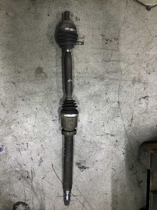 Полуось привод піввісь Volvo V50 S40 C30 1.8 БЕНЗИН (ПРАВА ДОВГА).