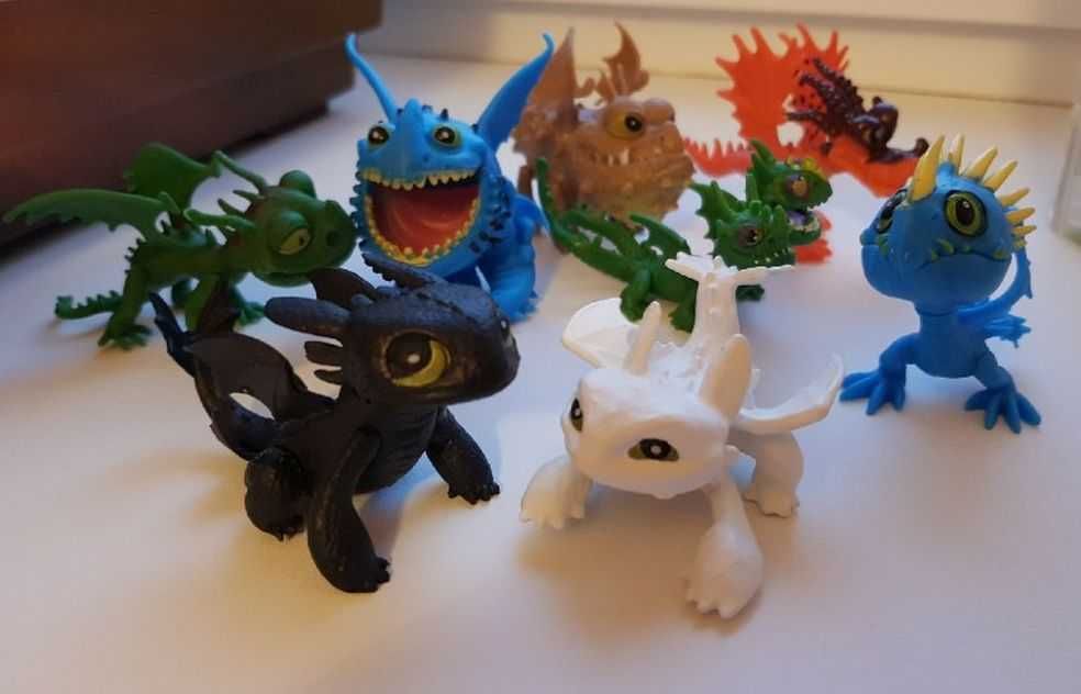 Zestaw 8 figurek z bajki Jak wytresować smoka