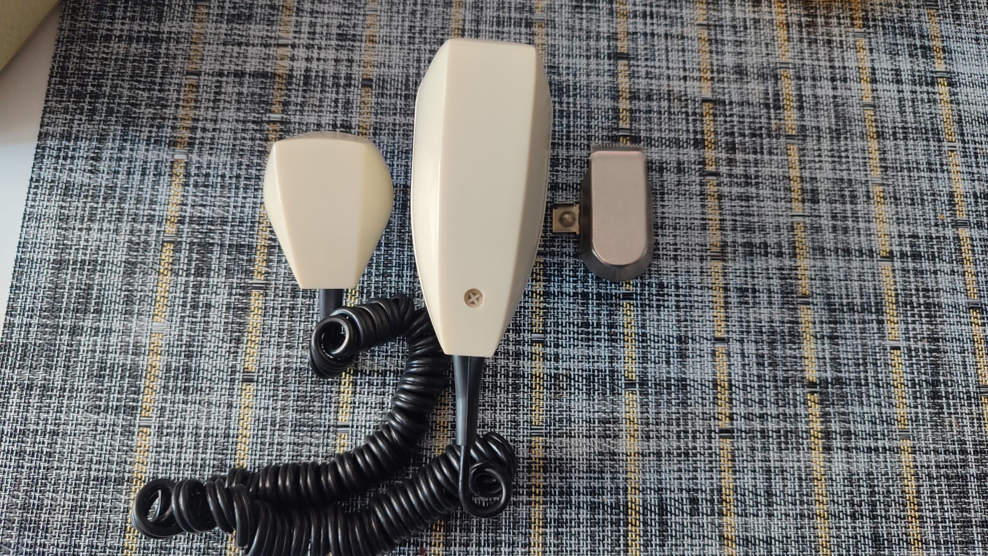 Elektryczna maszynka do golenia BERDSK 220/110; V