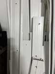Calha tecnica com tomadas e fios