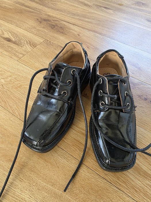 Chłopięce eleganckie buty rozmiar 26