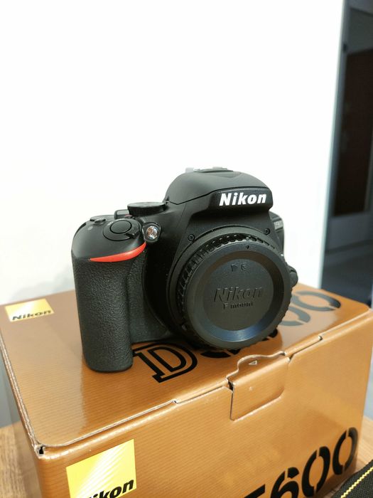 sprzedam Nikon D5600