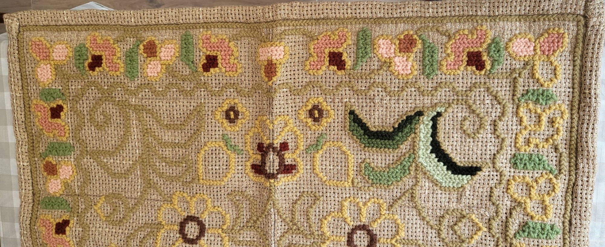 Lãs e Tapete de Arraiolos inacabado