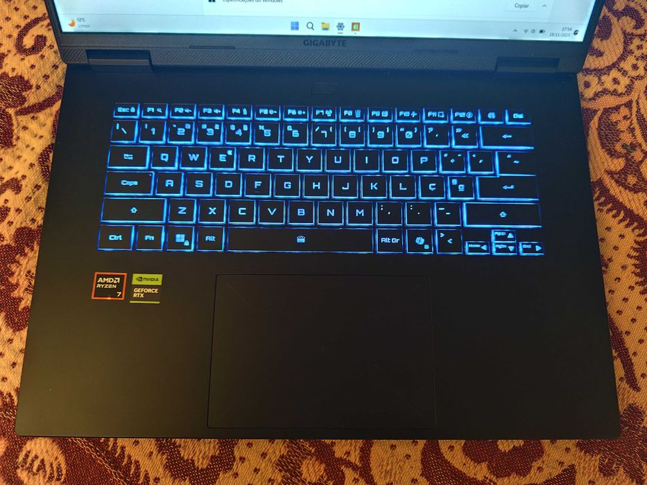 Portátil Gigabyte Gaming A16 | RTX 5060 | Ryzen 7 | 32GB RAM | 1TB SSD