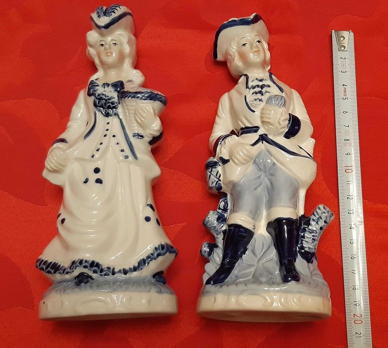 Estatuetas em porcelana