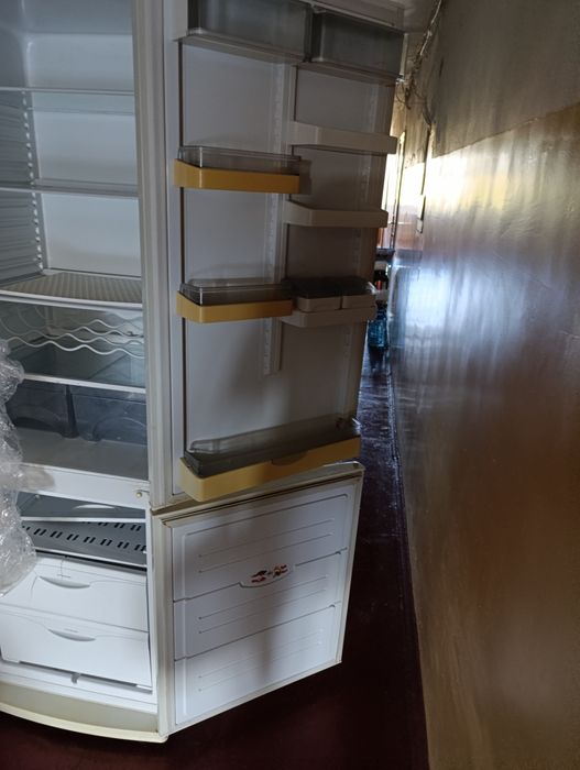 Холодильник б/у Атлант.