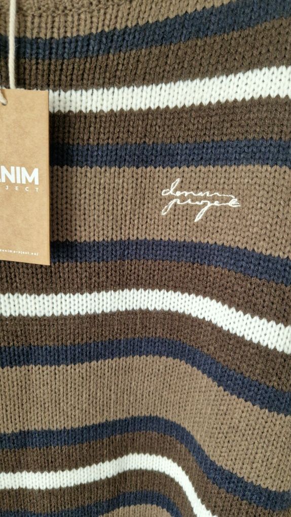 Sweter w pasy brązowy