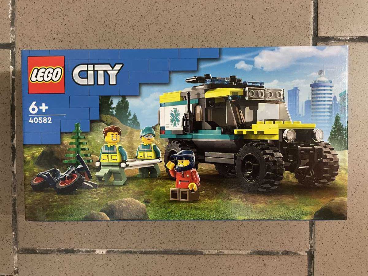 LEGO 40582 City - Terenowa karetka z napędem 4x4