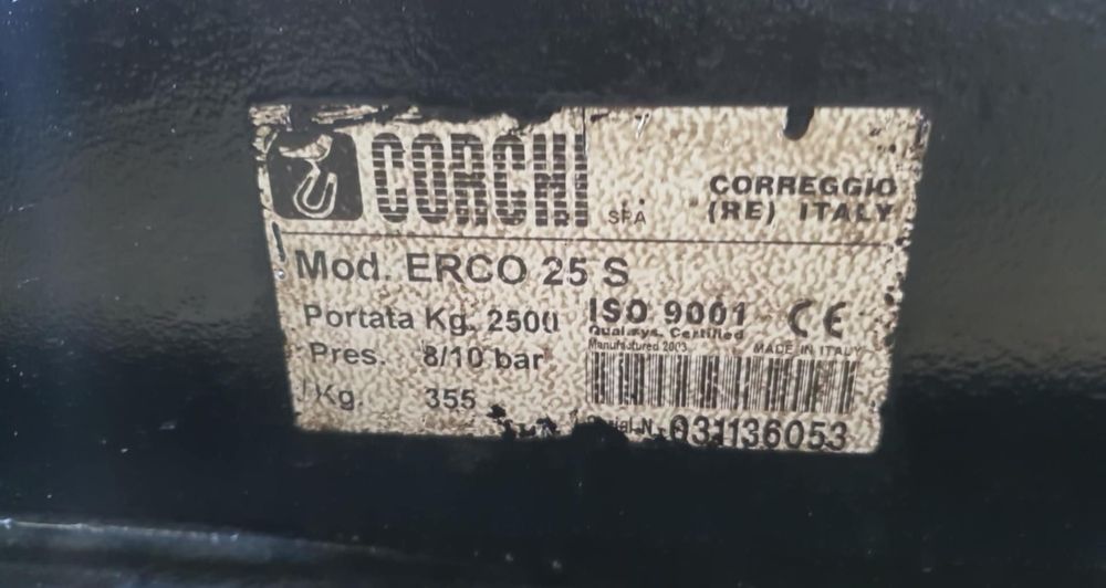 Podnośnik do serwisu opon firmy corchi