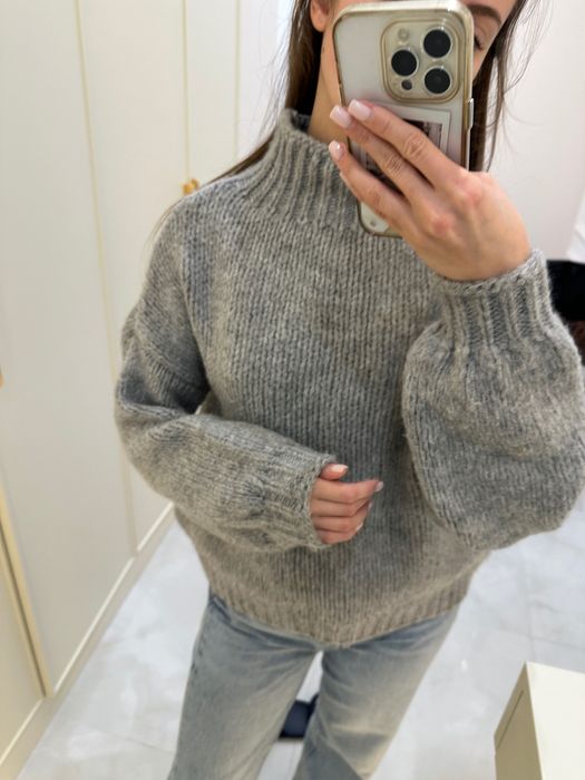 Светр сірий жіночий