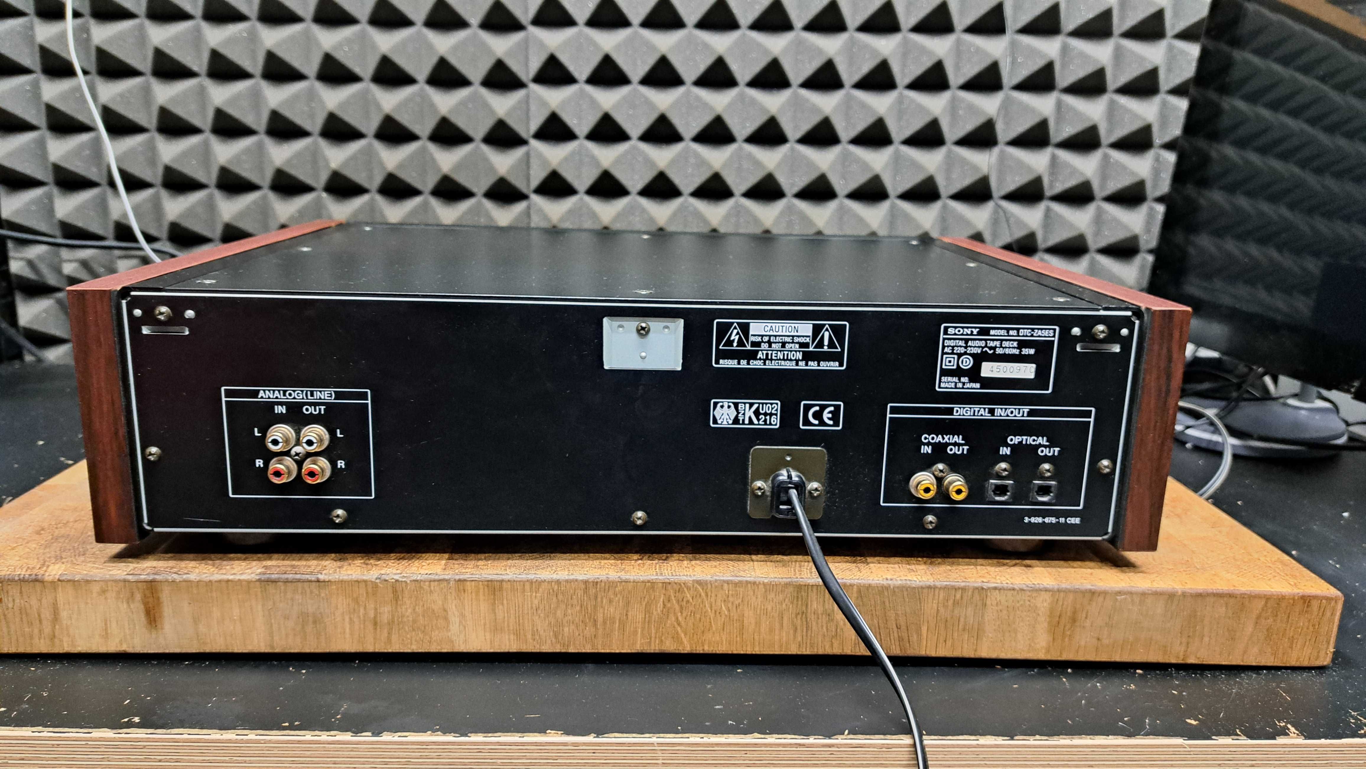 Magnetofon Dat Sony DTC-ZA5ES pilot instrukcja