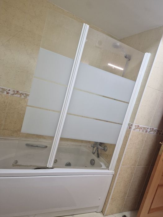 Banheira hidromassagem com resguardo