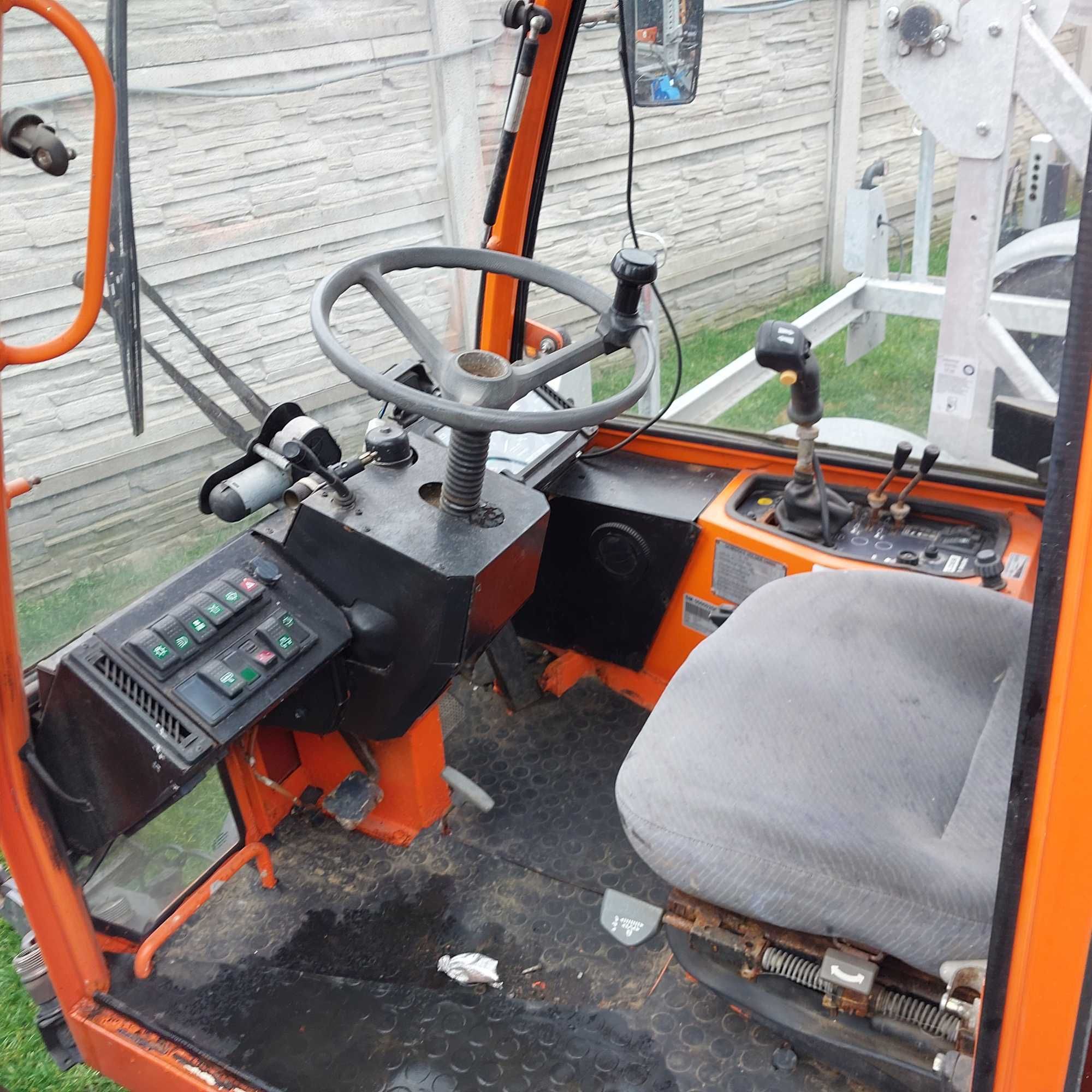 Traktor Holder 2.42 na części