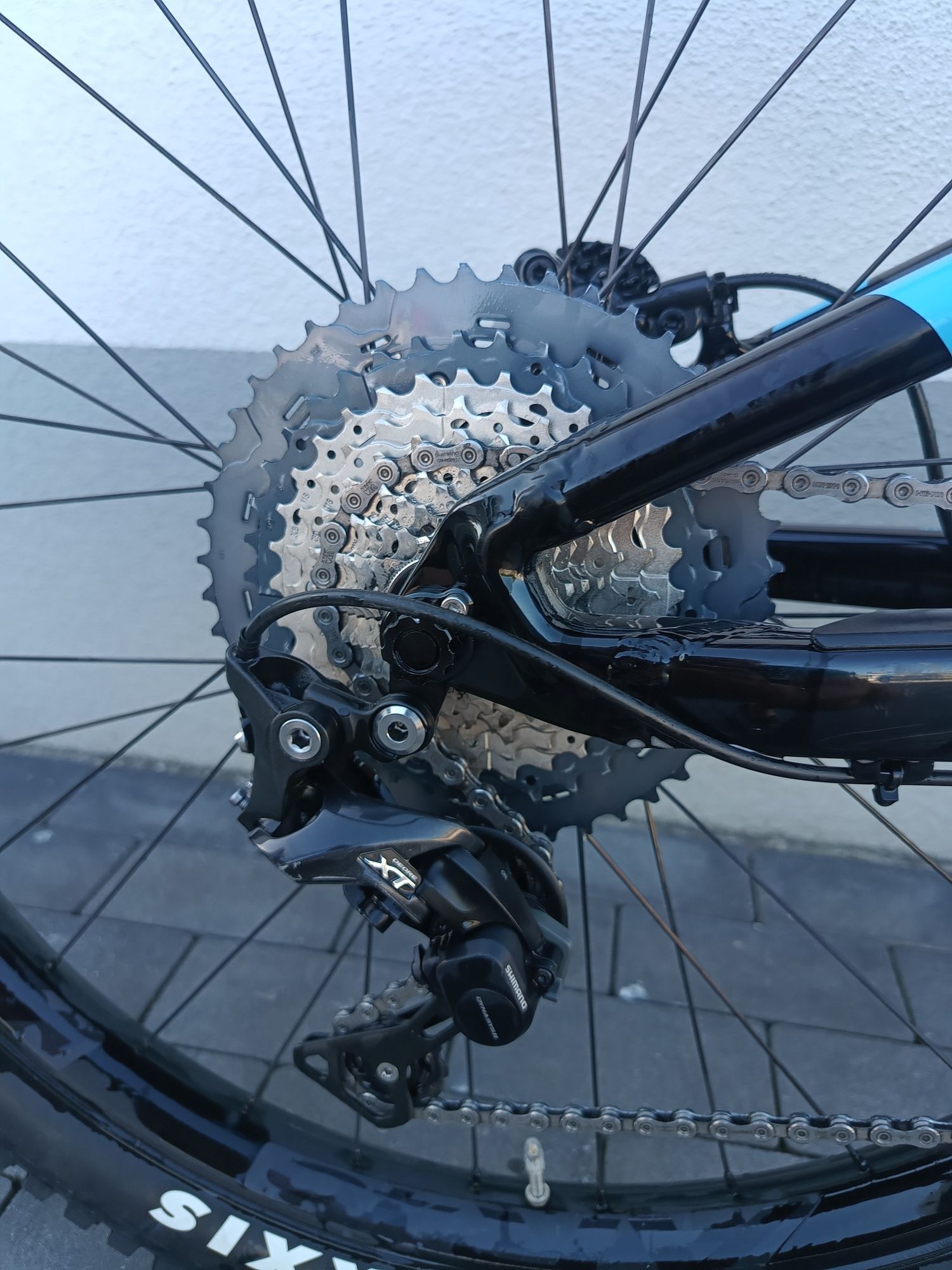 Focus Jam 2 Carbon 27.5 Plus Novatec Fox Deore XT