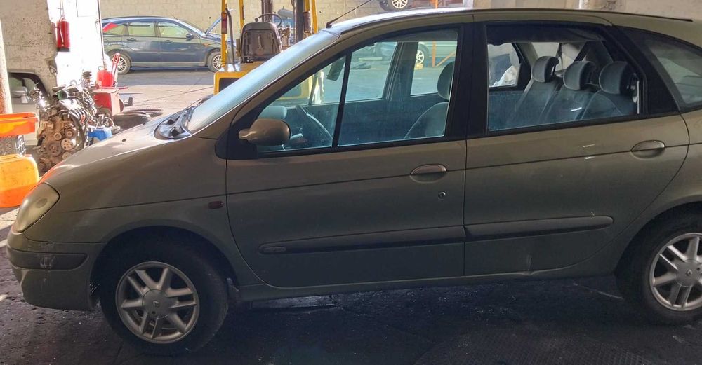 Renault Scenic para peças