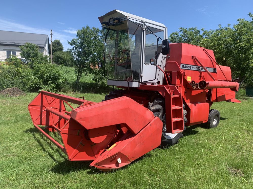 Комбайн Massey Ferguson 16