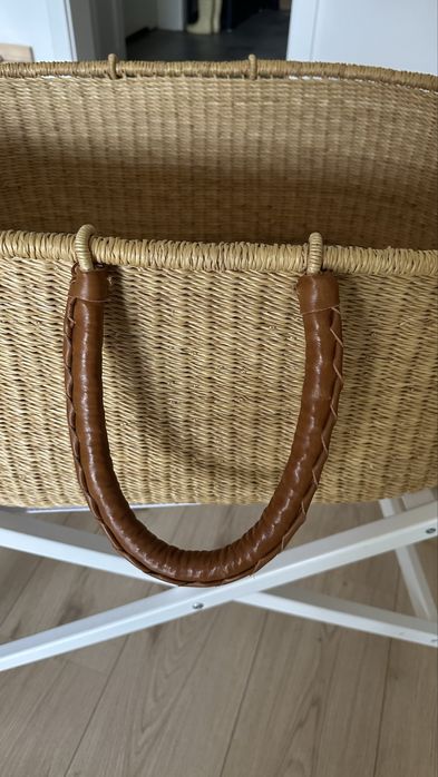Ręcznie pleciony kosz Mojżesza bebe Nap & Pack Basket ze stojakiem
